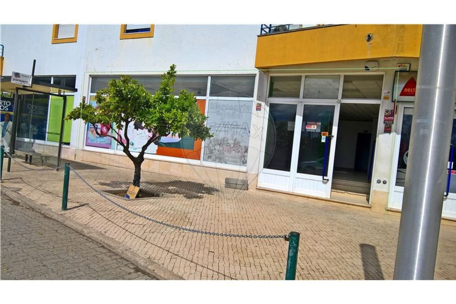 131m² Commercial property in Almeirim, Portugal No. 79632