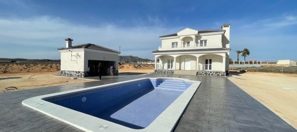 4 bedrooms Villa in Pinoso, Spain No. 11719 3
