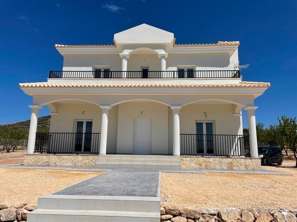 4 bedrooms Villa in Pinoso, Spain No. 11719