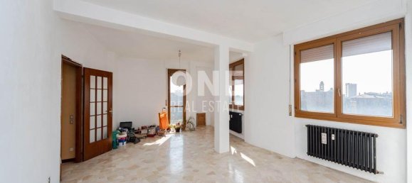 Apartamento de 5 habitaciónes en Monza, Italy No. 38945 9