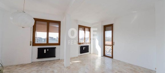 Apartamento de 5 habitaciónes en Monza, Italy No. 38945 8