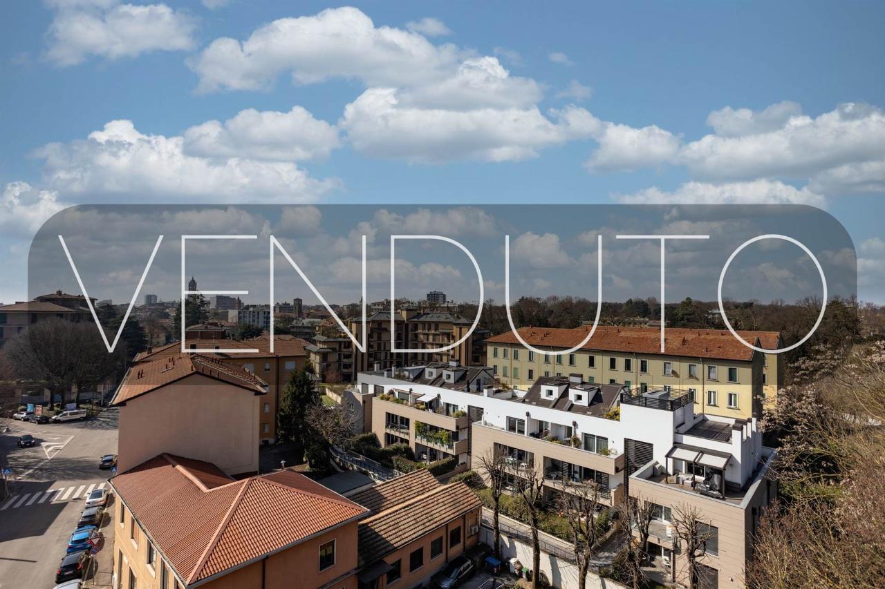 Apartamento de 5 habitaciónes en Monza, Italy No. 38945