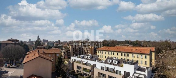 Apartamento de 5 habitaciónes en Monza, Italy No. 38945 2