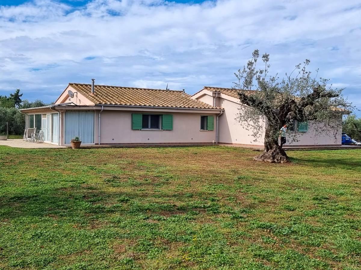 2 bedrooms Villa in Castagneto Carducci, Italy No. 1133