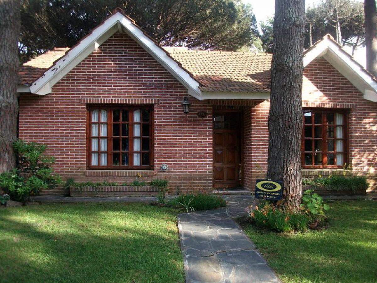 3 bedrooms House in Mar del Plata, Argentina No. 67023