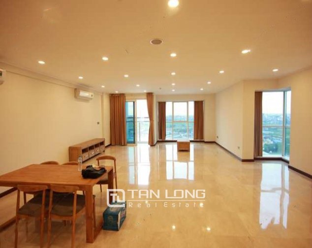 Квартира с 4 спальнями в Тэйхо, Вьетнам № 2890