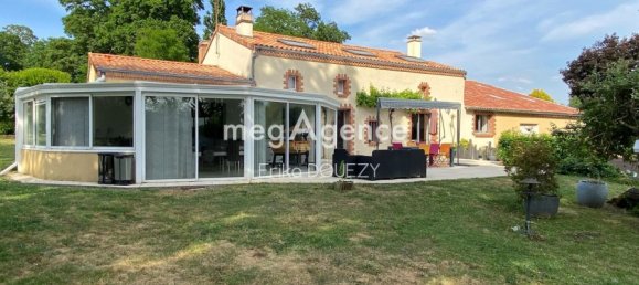 7 bedrooms Castles in Yzernay, France No. 337664 3