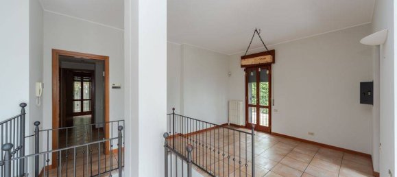 3 bedrooms Villa in Sirtori, Italy No. 263566 7