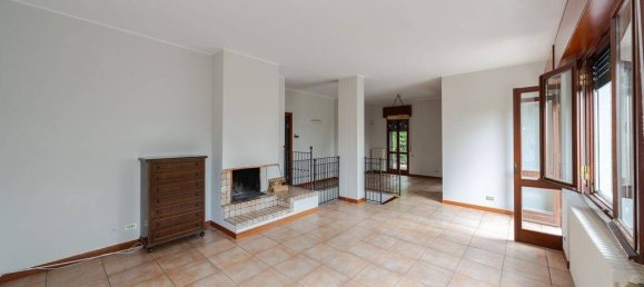 3 bedrooms Villa in Sirtori, Italy No. 263566 4