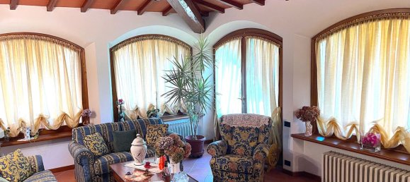 8 bedrooms Villa in Lucca, Italy No. 372015 5