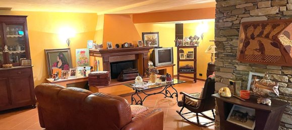 8 bedrooms Villa in Lucca, Italy No. 372015 6