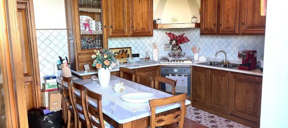 8 bedrooms Villa in Lucca, Italy No. 372015 4