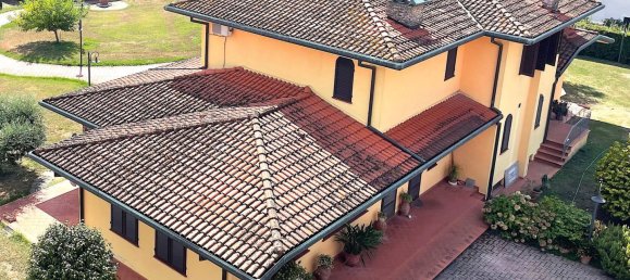 8 bedrooms Villa in Lucca, Italy No. 372015 3