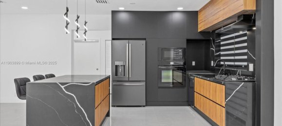 5 Schlafzimmer Villa in Miami, USA, Nr. 614241 30
