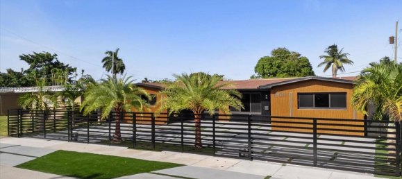 5 Schlafzimmer Villa in Miami, USA, Nr. 614241 3
