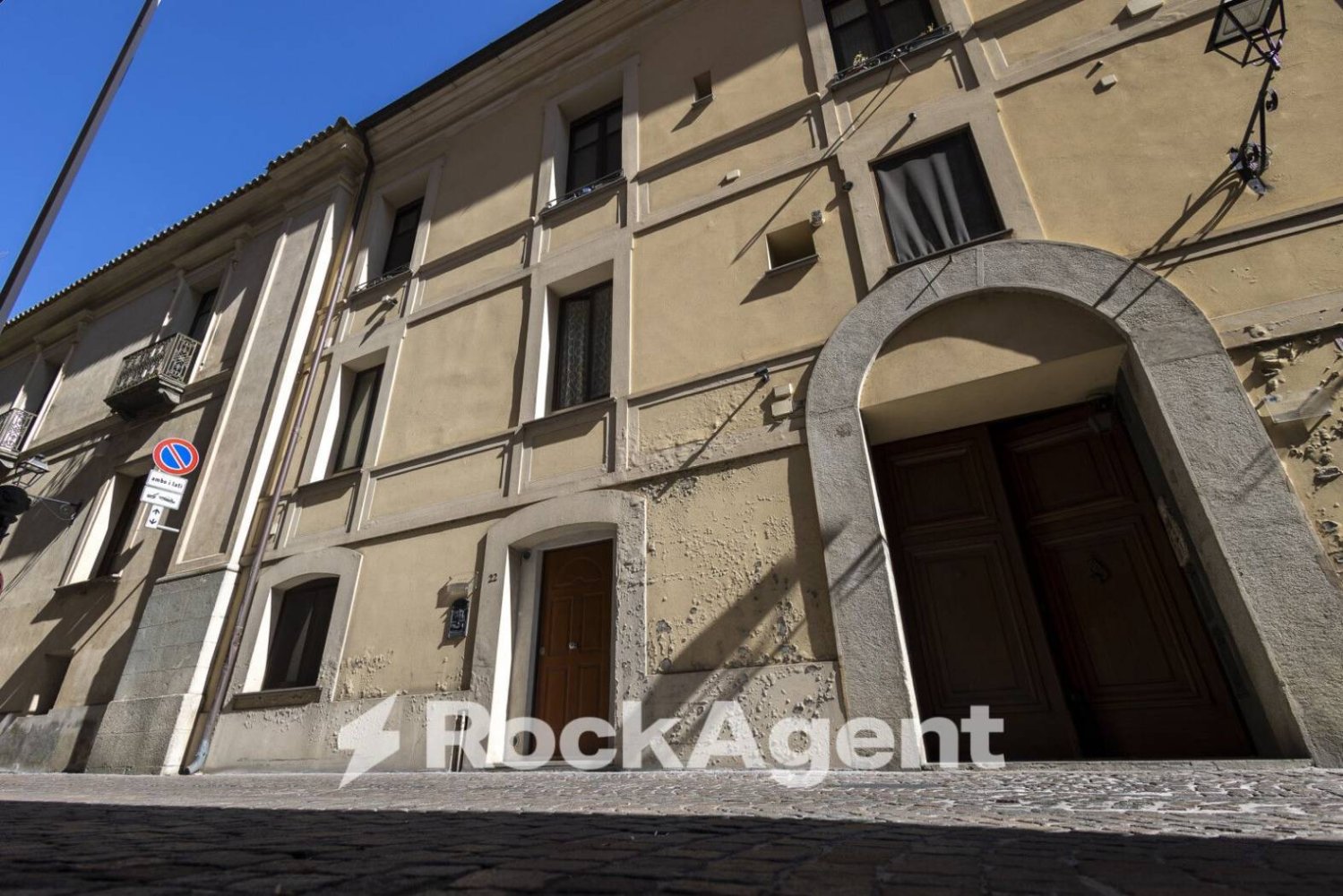 27m² Warehouse in Catanzaro, Italy No. 303658