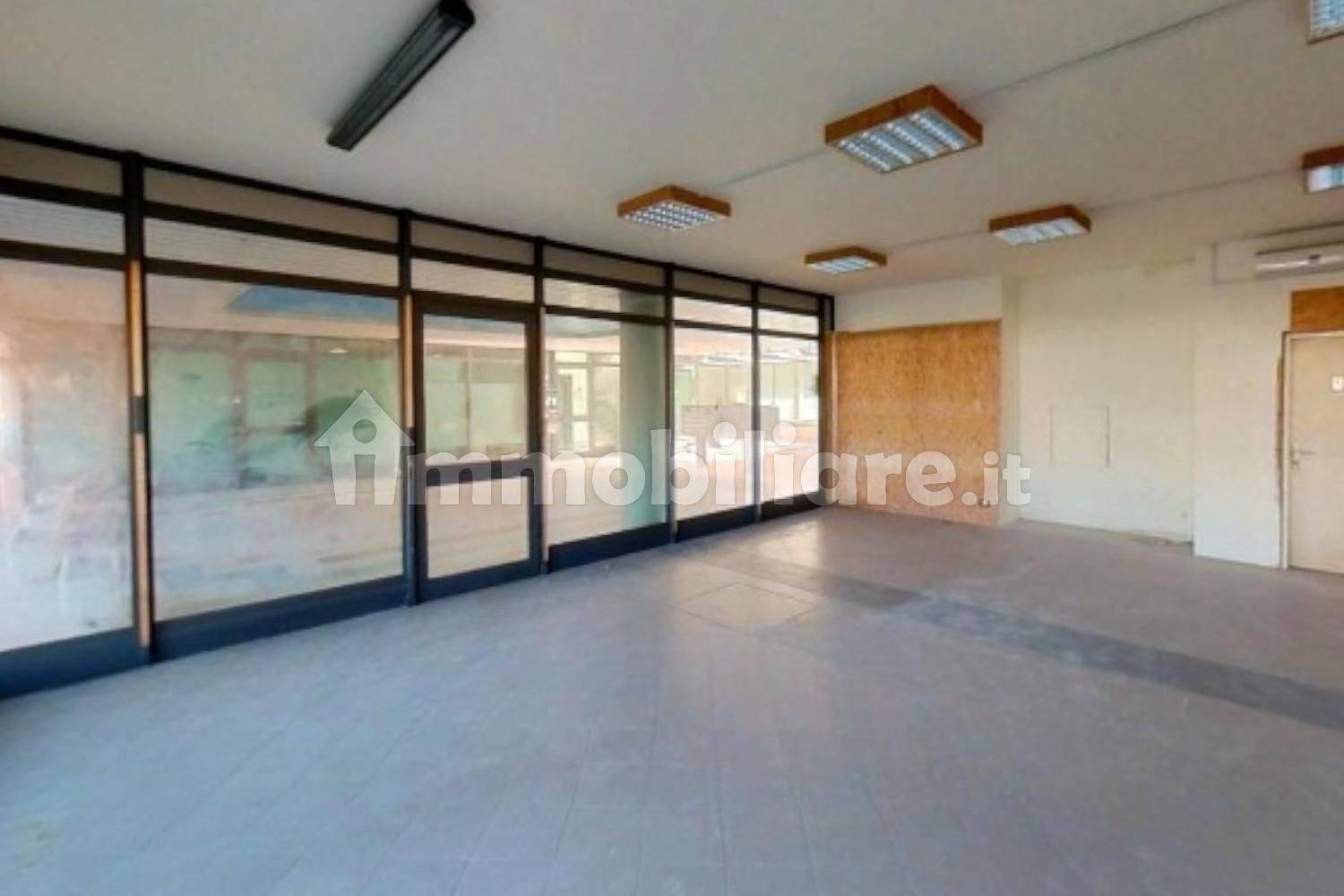 Propriété commerciale à Viareggio, Italy 271m² No. 320888