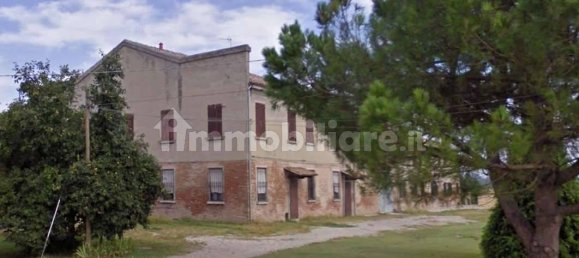 4 bedrooms House in Ferrara, Italy No. 283588 3