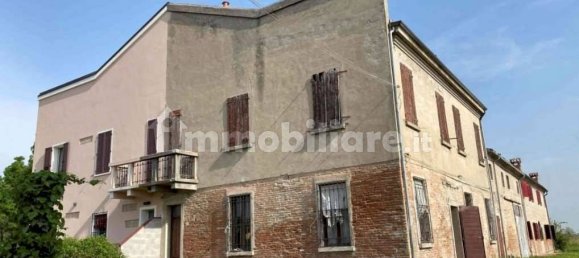 4 bedrooms House in Ferrara, Italy No. 283588 2