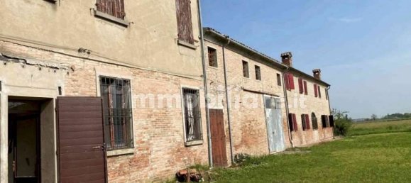 4 bedrooms House in Ferrara, Italy No. 283588 5