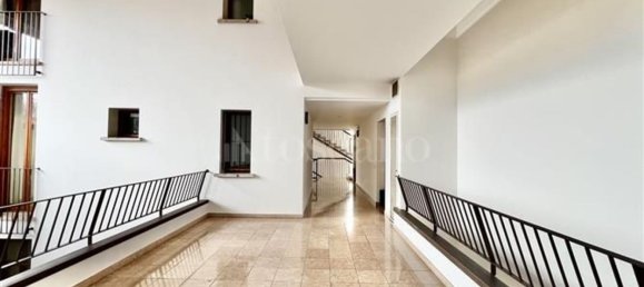 Apartamento de 2 dormitorios en Desenzano del Garda, Italy No. 381896 7