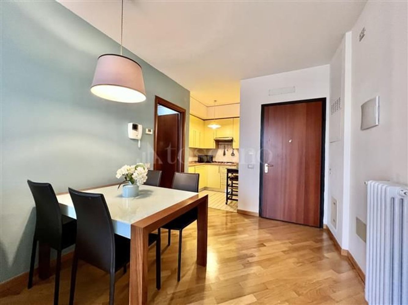 Apartamento de 2 dormitorios en Desenzano del Garda, Italy No. 381896