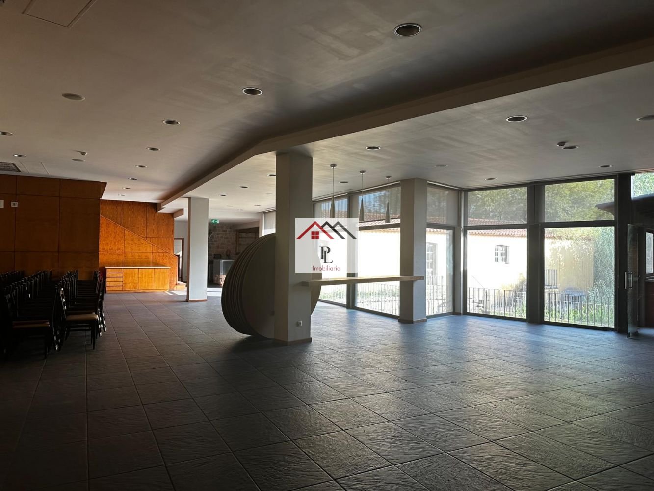 916m² Commercial property in Anca, Portugal No. 272723