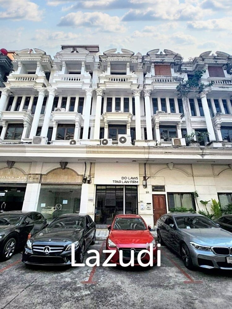 2 bedrooms Bungalow in Bangkok, Thailand No. 13395