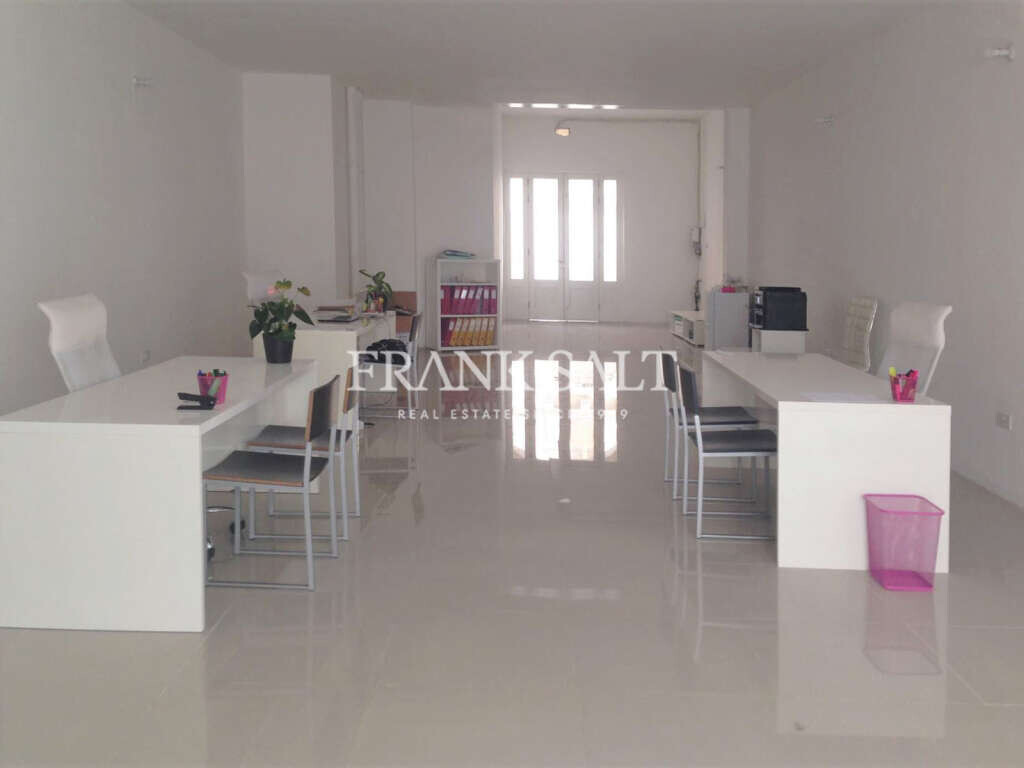  محل تجاري في Saint Paul's Bay, Malta 76متر مربع رقم 11907