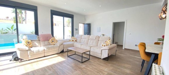 3 bedrooms House in Alicante, Spain No. 183613 2