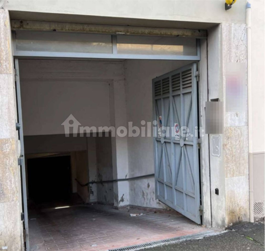 1 room Garage in Florence, Italy No. 331222