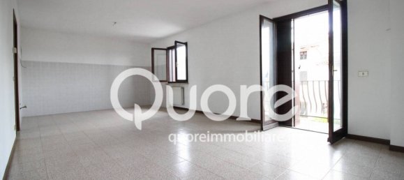 3 bedrooms Apartment in Udine, Italy No. 338729 2
