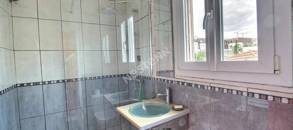 2 bedrooms House in Bagnolet, France No. 298918 6