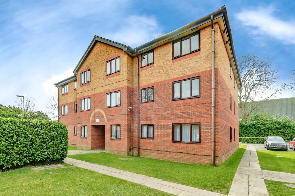 Квартира с 2 спальнями в Кроли, Великобритания № 6300