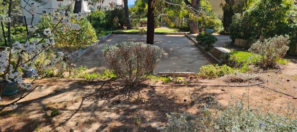 Parking in Bandol, France No. 333798 3