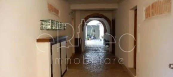 3 bedrooms Apartment in Mantua, Italy No. 346780 3