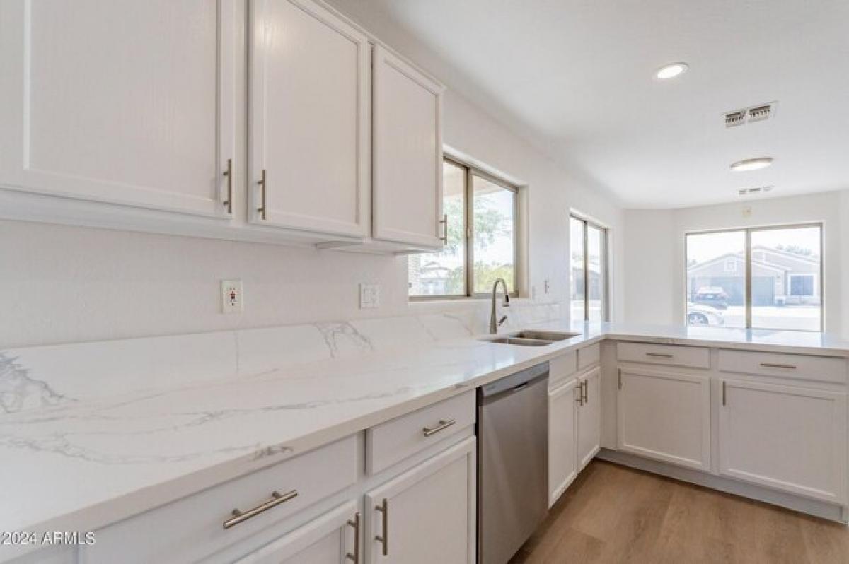 Дом с 3 спальнями в Glendale, США № 261745