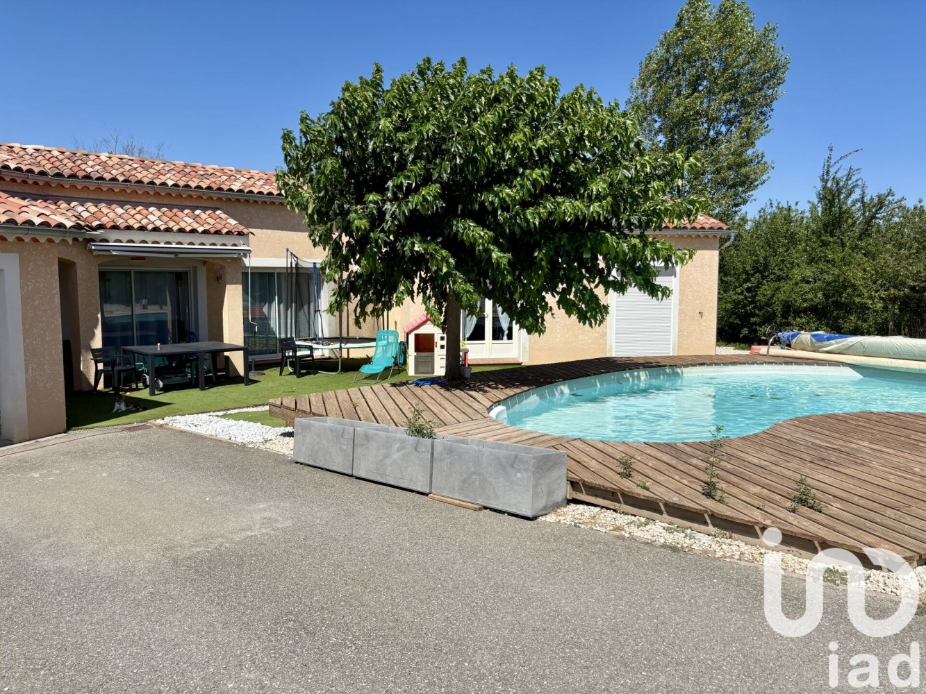 Casa de 4 dormitorios en Hautes-Alpes, France No. 287662