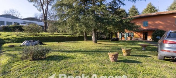 6 bedrooms Villa in Massa e Cozzile, Italy No. 313185 3