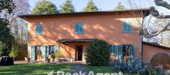6 bedrooms Villa in Massa e Cozzile, Italy No. 313185 2