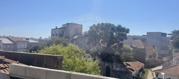 4 bedrooms House in Porto, Portugal No. 31873 3