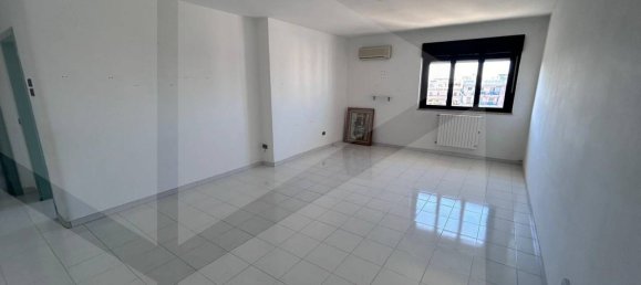 Квартира с 4 комнатами в Мольфетта, Италия № 23498 12