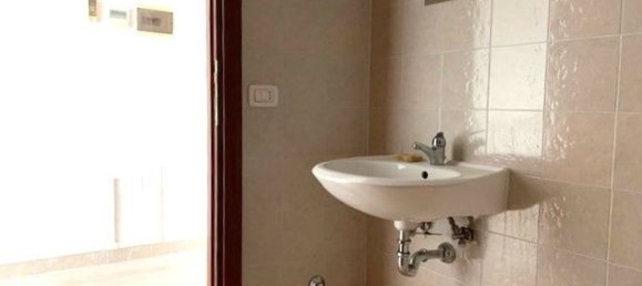 40m² Office in Aprilia, Italy No. 332375 14