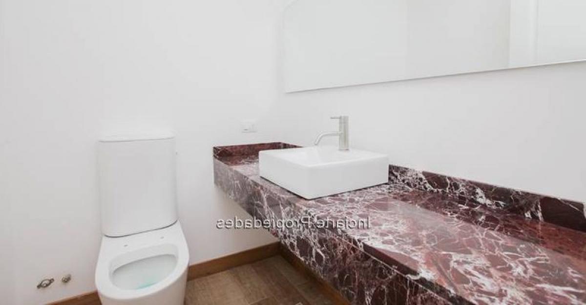 3 bedrooms Apartment in Montevideo, Uruguay No. 2631