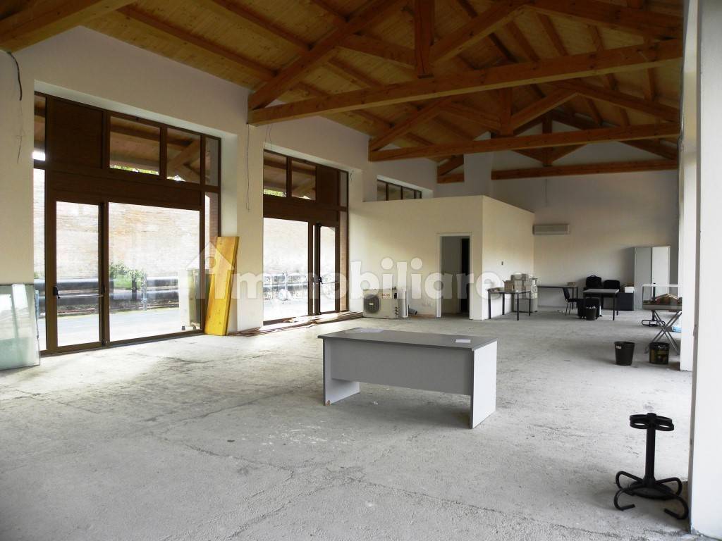 4-salle Propriété commerciale à Piacenza, Italy No. 207513