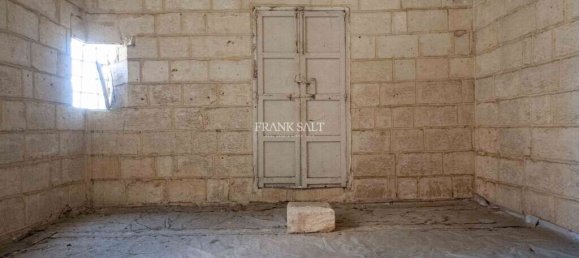 4 غرف نوم فندق في Zabbar, Malta رقم 2114 5