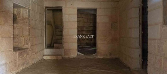 4 غرف نوم فندق في Zabbar, Malta رقم 2114 4