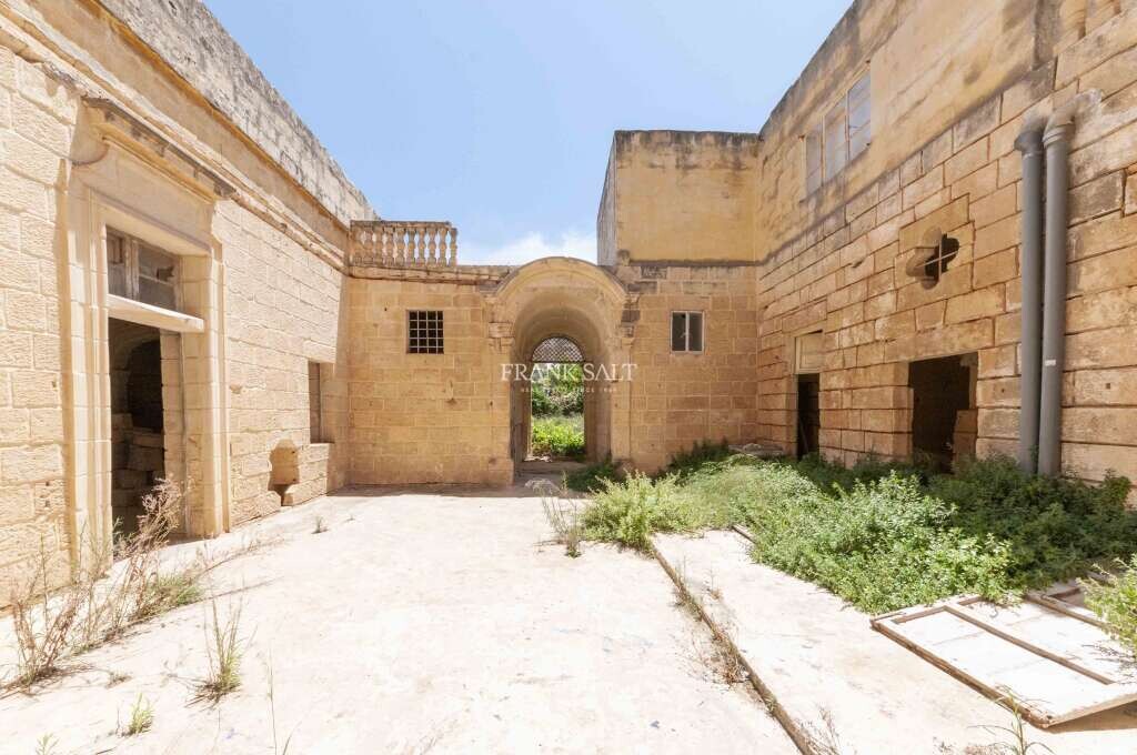 4 غرف نوم فندق في Zabbar, Malta رقم 2114