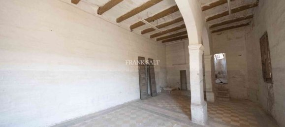 4 غرف نوم فندق في Zabbar, Malta رقم 2114 9