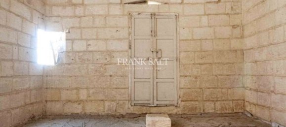 4 غرف نوم فندق في Zabbar, Malta رقم 2114 6